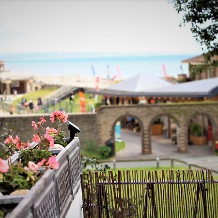 Warwick House - Stunning House With Terrace And Sea Views, Sleeps 11 Villa เวอร์ทิง ภายนอก รูปภาพ