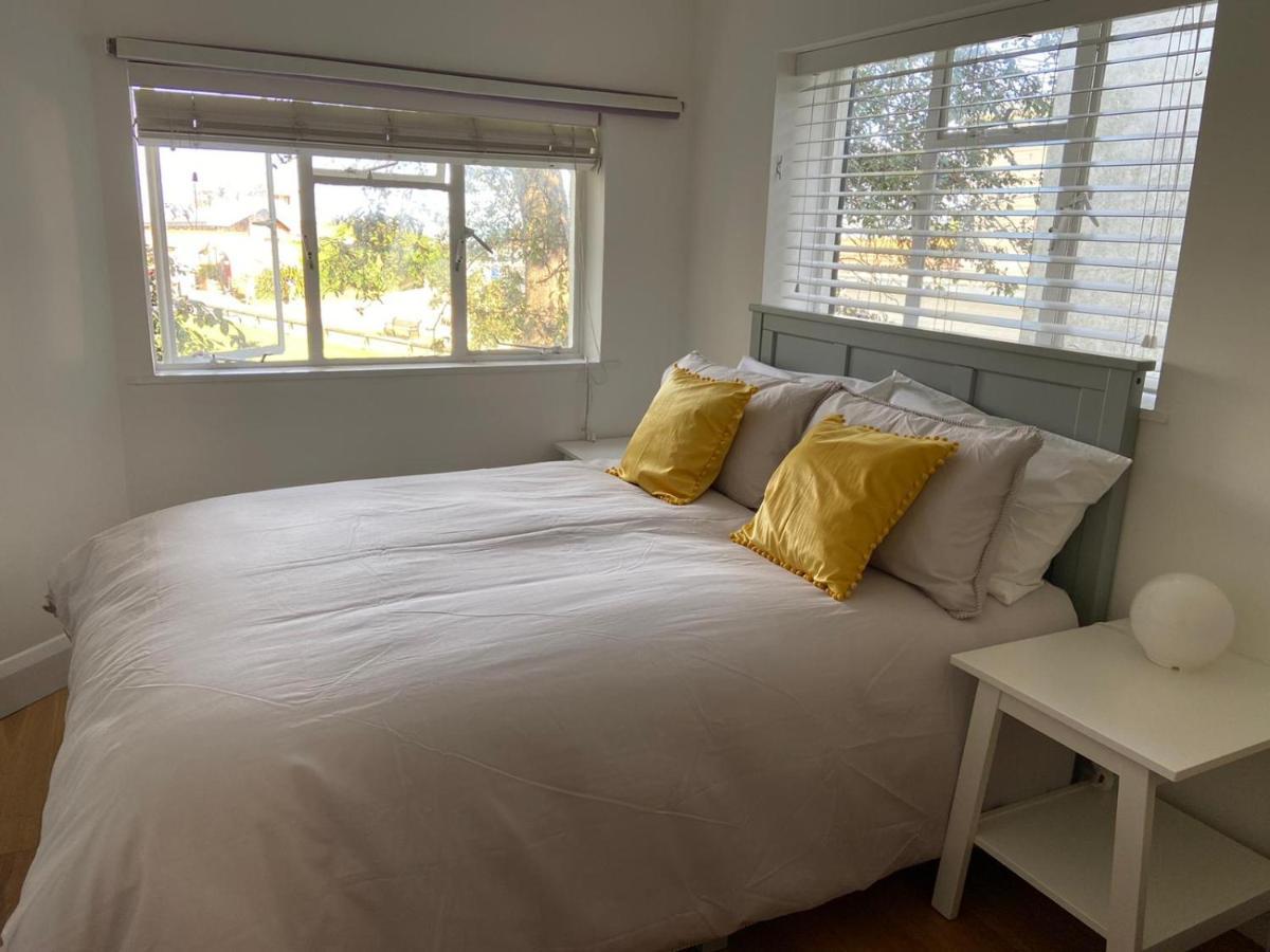 Warwick House - Stunning House With Terrace And Sea Views, Sleeps 11 Villa เวอร์ทิง ภายนอก รูปภาพ