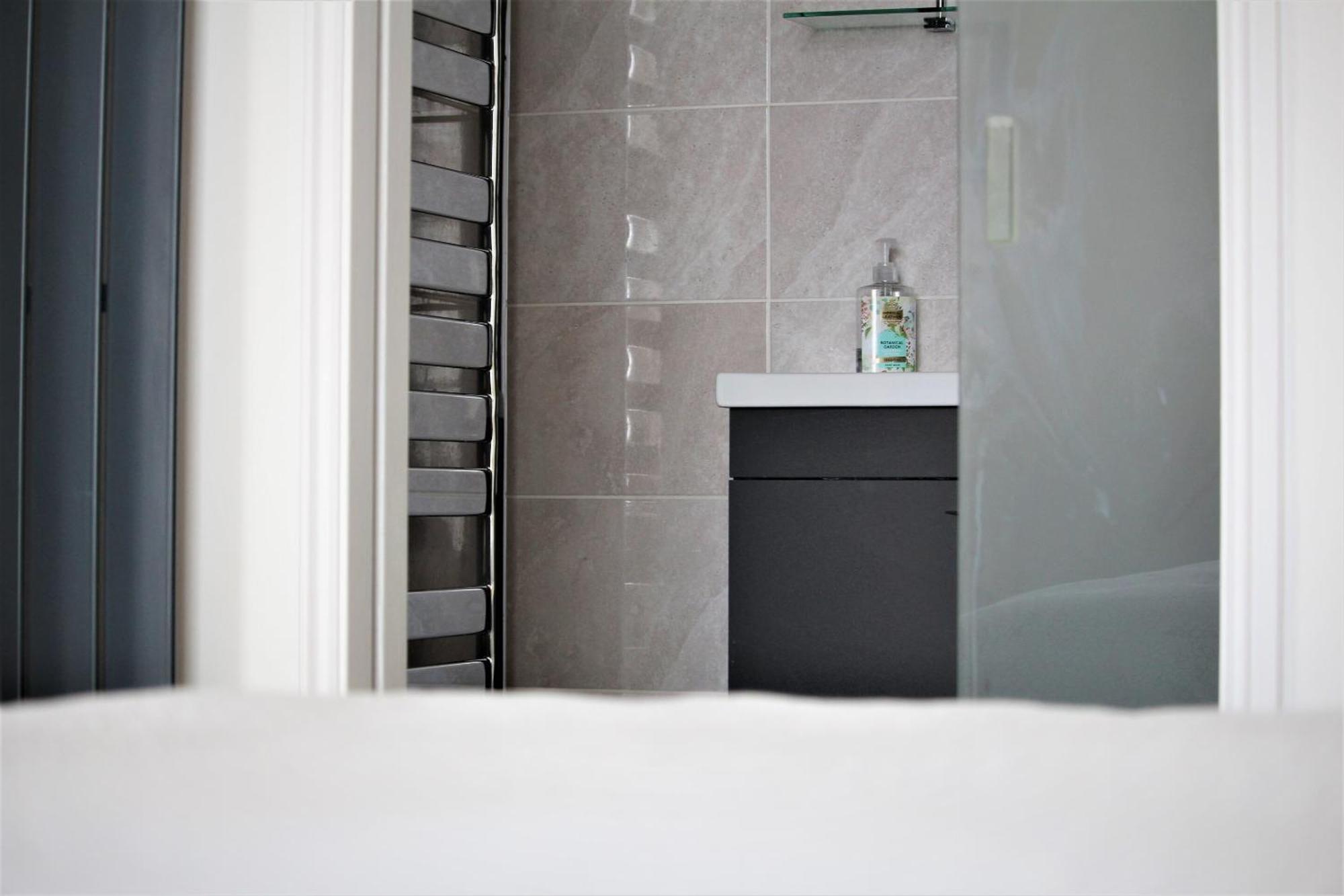 Warwick House - Stunning House With Terrace And Sea Views, Sleeps 11 Villa เวอร์ทิง ภายนอก รูปภาพ