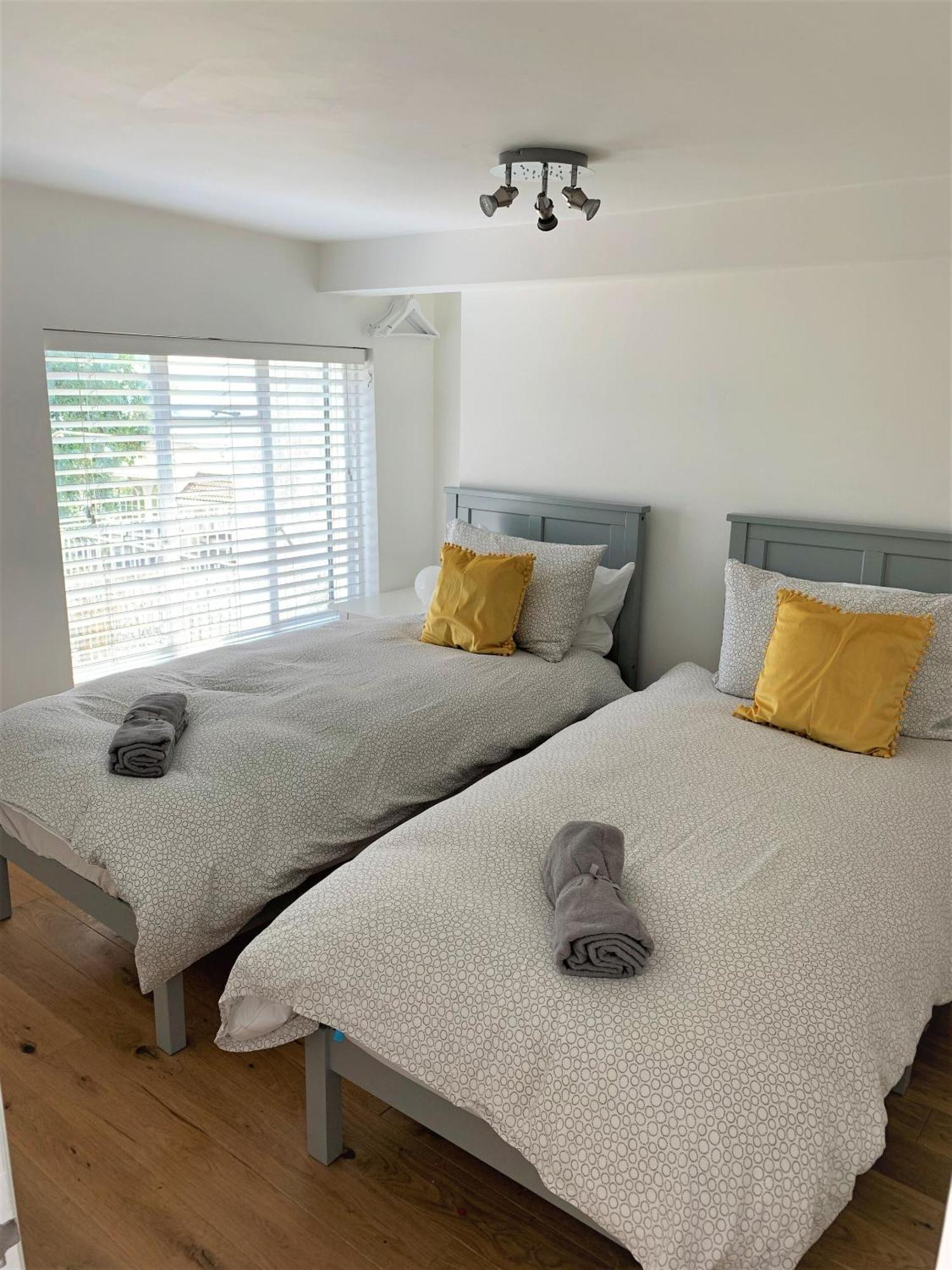 Warwick House - Stunning House With Terrace And Sea Views, Sleeps 11 Villa เวอร์ทิง ภายนอก รูปภาพ