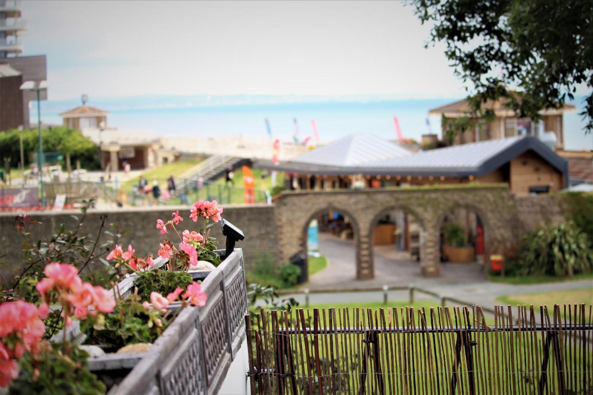 Warwick House - Stunning House With Terrace And Sea Views, Sleeps 11 Villa เวอร์ทิง ภายนอก รูปภาพ